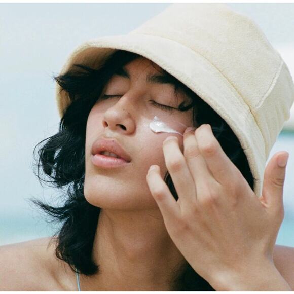 Bask Sheer Moisturizing SPF 30 Lotion - Picture 8 of 10